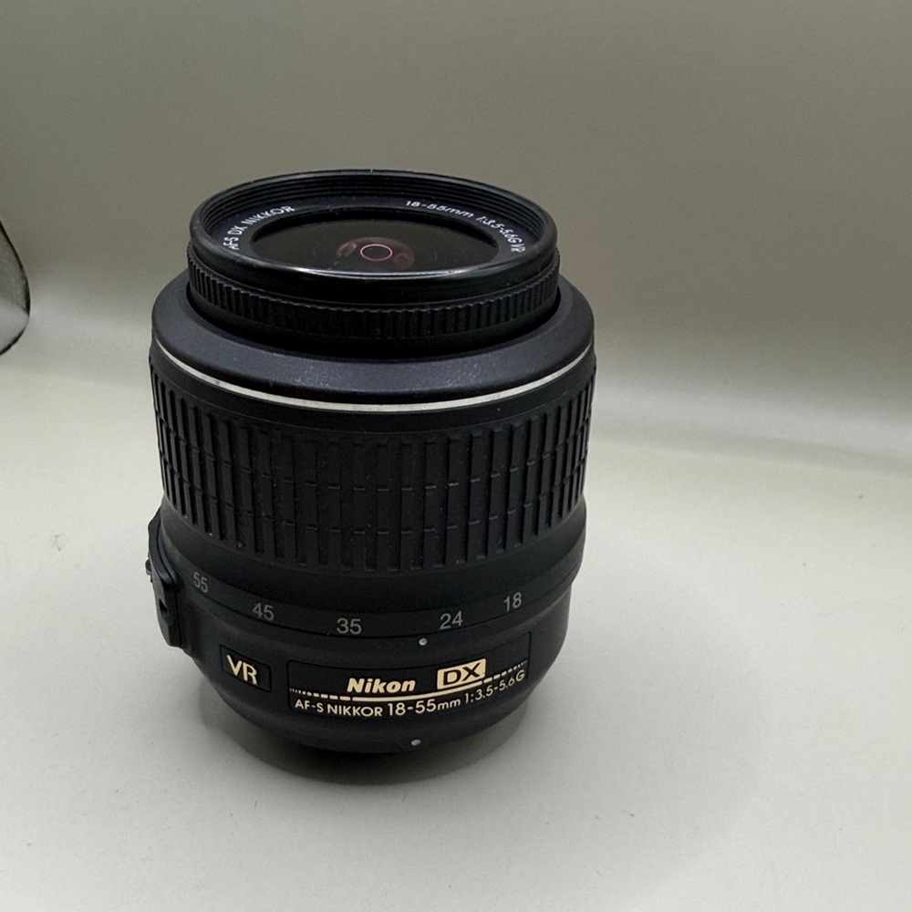 Nikon AF-S DX NIKKOR 18-55mm f/3.5-5.6G VR